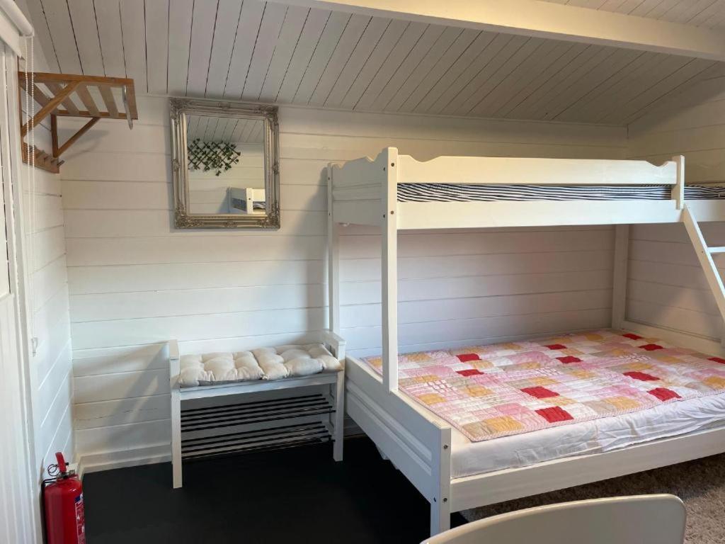 Nice Apartment With1 Bedroom Separate Living Room With A Sofa Bed And A Tiny Kitchen A Bathroom Located In Nordstrand Near By The Sea For 3 Guests With A Garden And Grill 5 Extra Guests With Extra Cost In The Cabin With Sea View Just Outside The Apar ออสโล ภายนอก รูปภาพ